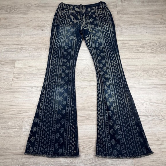 Free People Mantra Bali Indigo Print Flare Jeans Floral Dark Wash 29 Festival - Picture 9 of 10